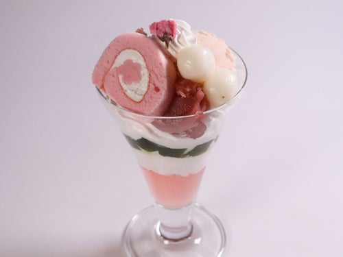 桜と抹茶のパフェ